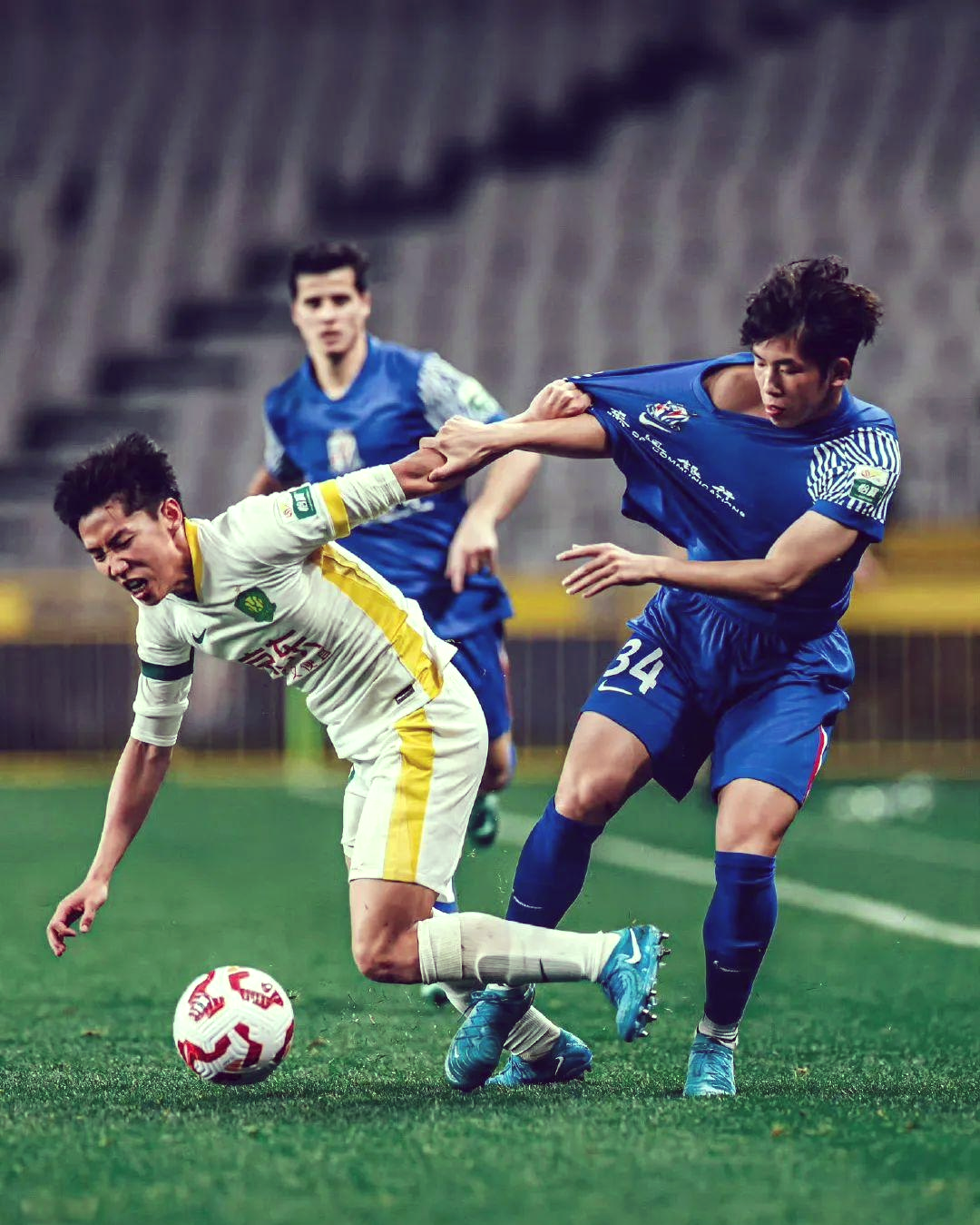 今晨体能课后；上海申花伤情更新备战欧冠；赛场秩序良好；训练强度明显提升的简单介绍-爱游戏平台