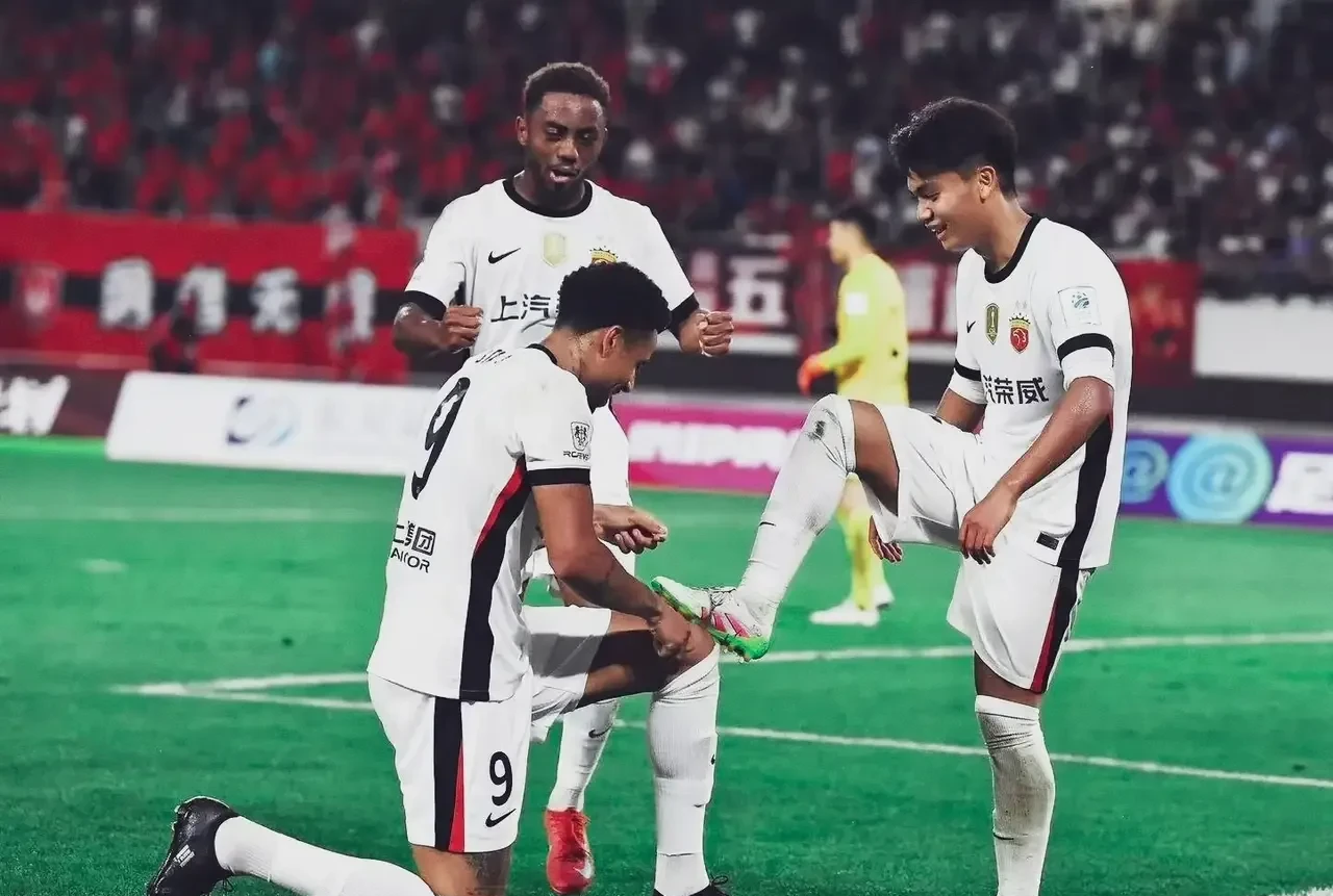 转折点！上海海港伤情更新，英超窗口期攻防权衡，管理层满意，高层口径保持一致的简单介绍-爱游戏注册